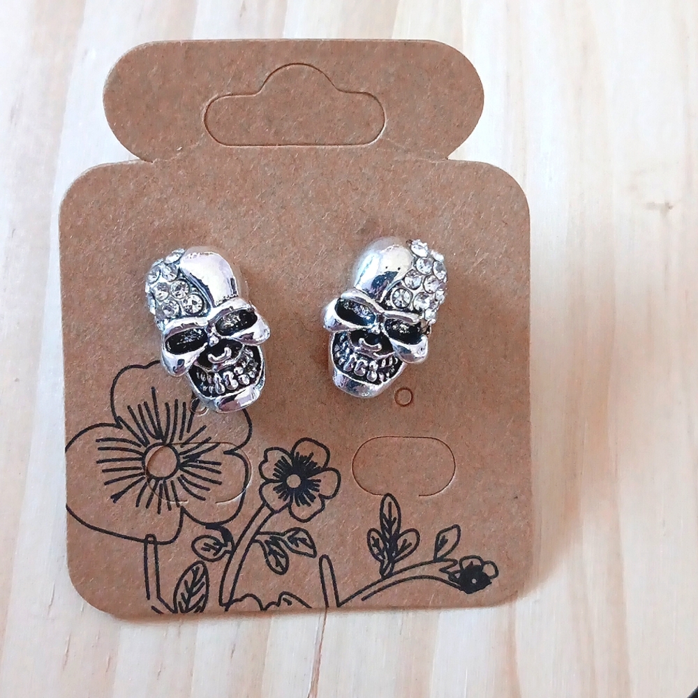 Antique Silver Look Skull Stud Earrings New!
